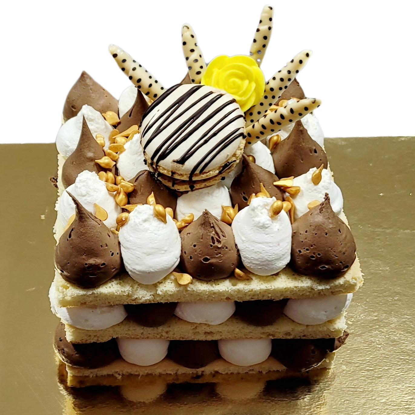 Tort sah. Tort aniversare. Tort clasic.